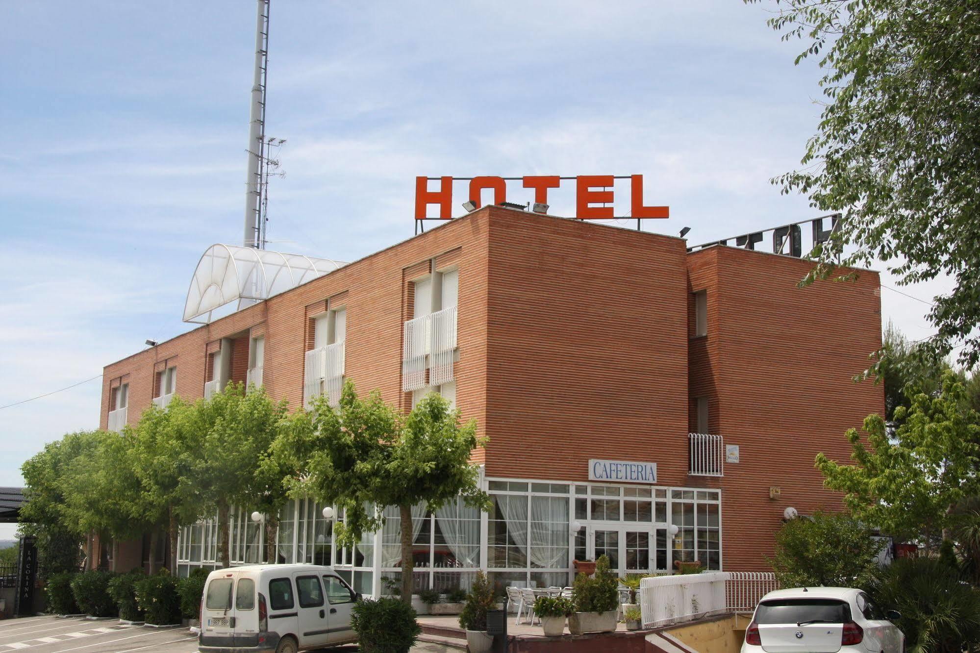 Hotel La Colina Херия Экстерьер фото