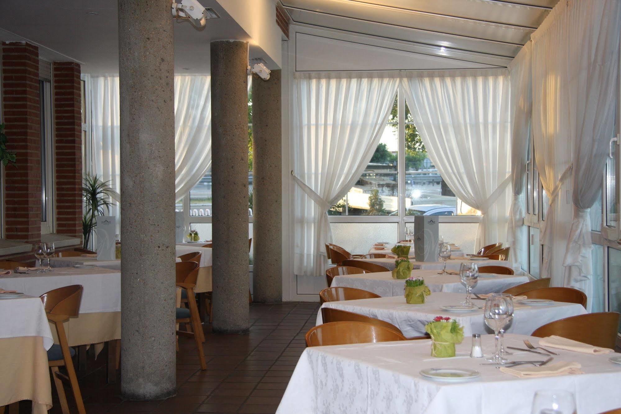 Hotel La Colina Херия Экстерьер фото